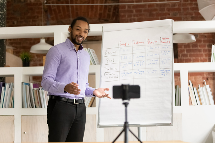 educator-teaching-a-class-remotely